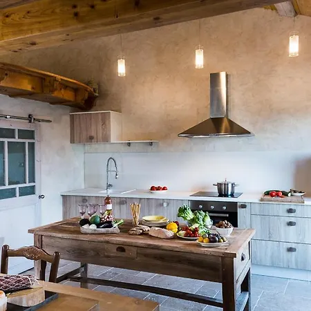 Villa Sleeps 4 *