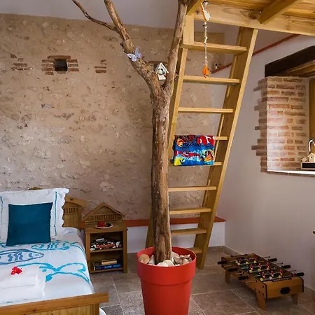 Villa Sleeps 4 *